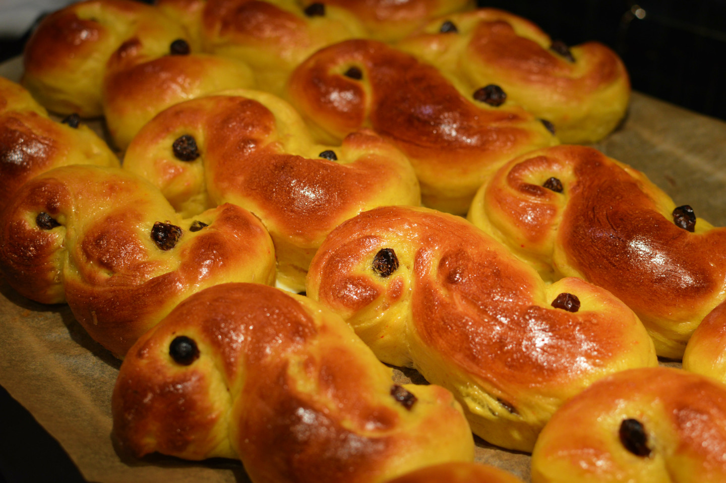 Swedish saffron buns (lussekatt or lussebulle)