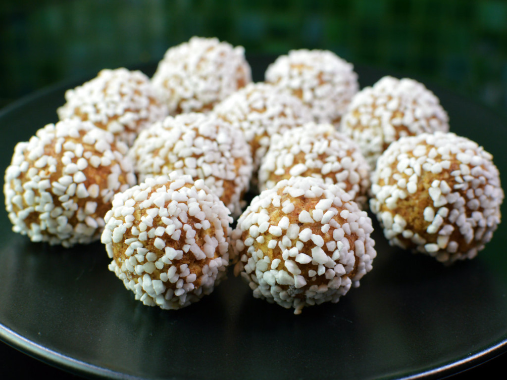 gingerbread balls - pepparkaksbollar