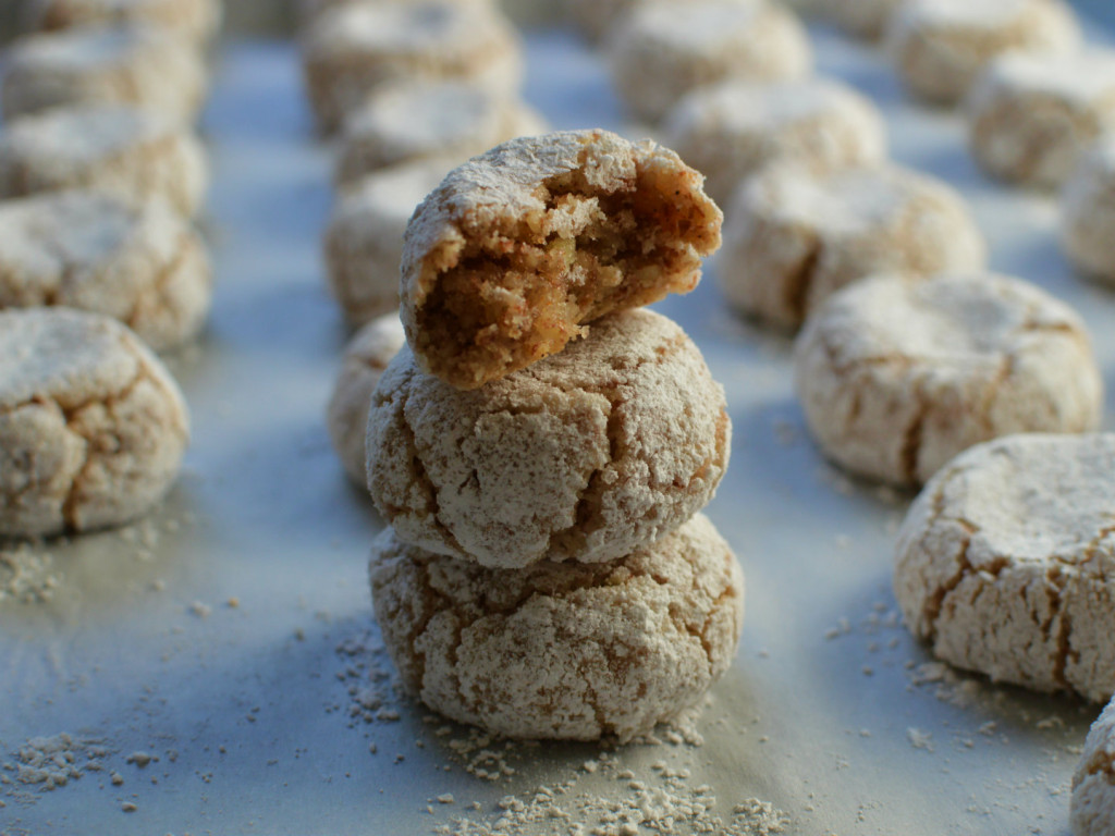 Amaretti cookies