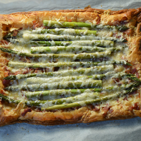 Asparagus puff pastry tart with bacon and cheese
