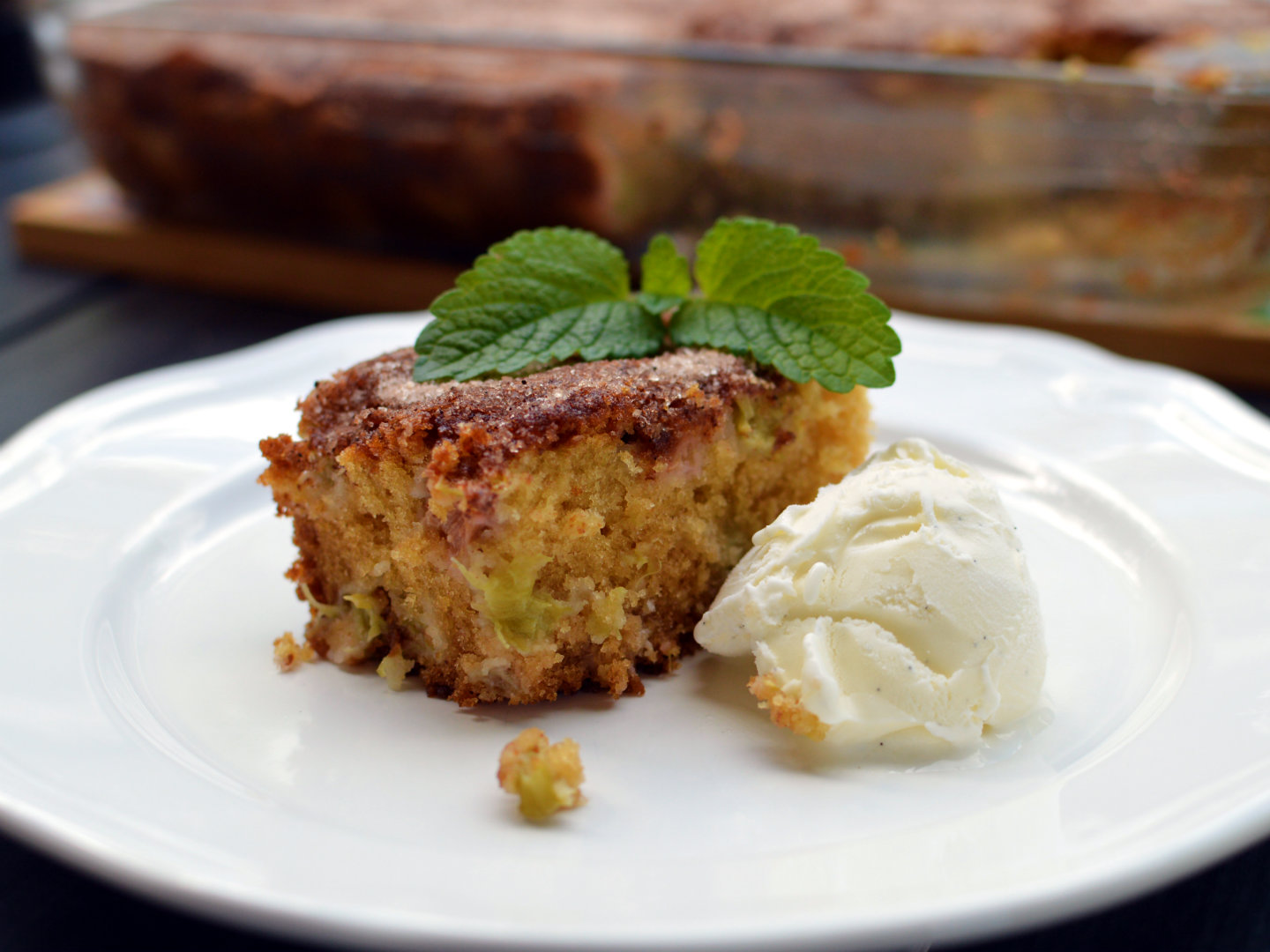 Moist rhubarb cake