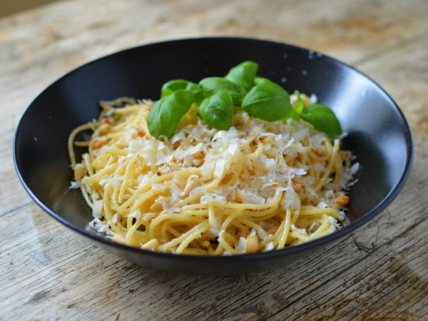 Browned butter lemon spaghetti with garlic Browned butter lemon spaghetti with garlic