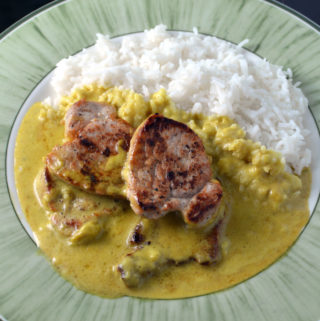 Pork chops with banana and curry sauce