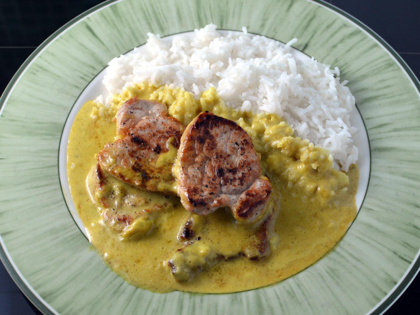 Pork chops with banana and curry sauce