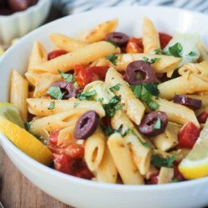 Mediterranean pasta with roasted red peppers and artichokes