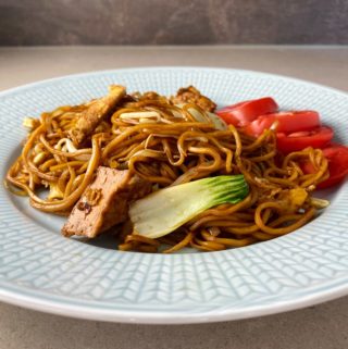 Mie goreng - Indonesian noodle wok
