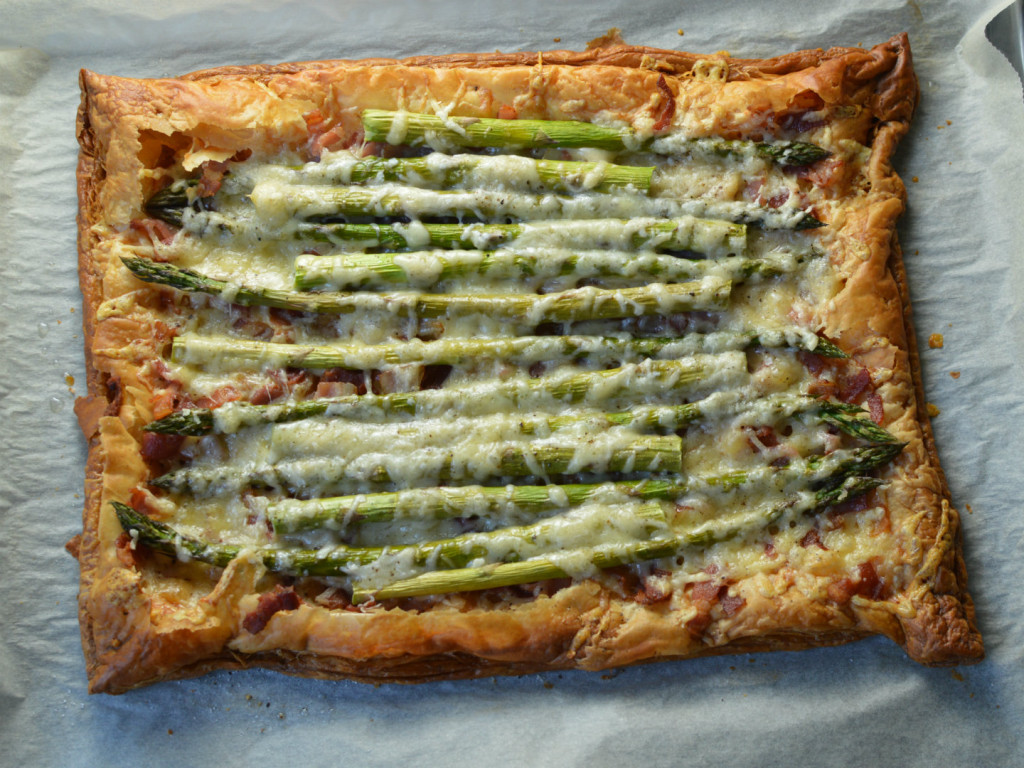 Asparagus puff pastry tart with bacon and cheese