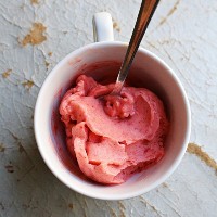 Sweet and simple - Nyttig jordgubbs och rabarberglass