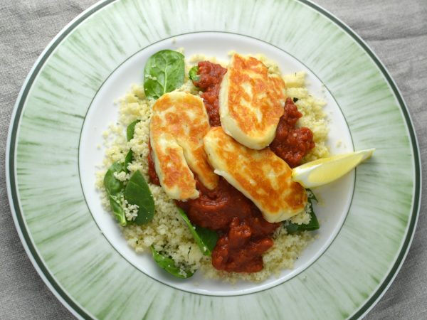 Couscous med halloumi och tomatsås Couscous med halloumi och tomatsås