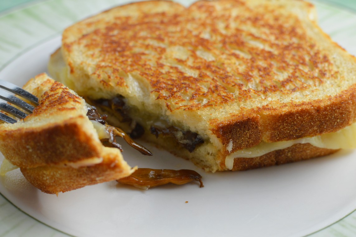 Grilled cheese med smörstekta trattkantareller