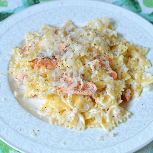 Laxpasta (farfalle al salmone)