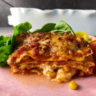 Vegetarisk lasagne med pesto och majs