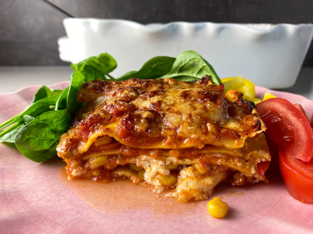 Vegetarisk lasagne med pesto och majs