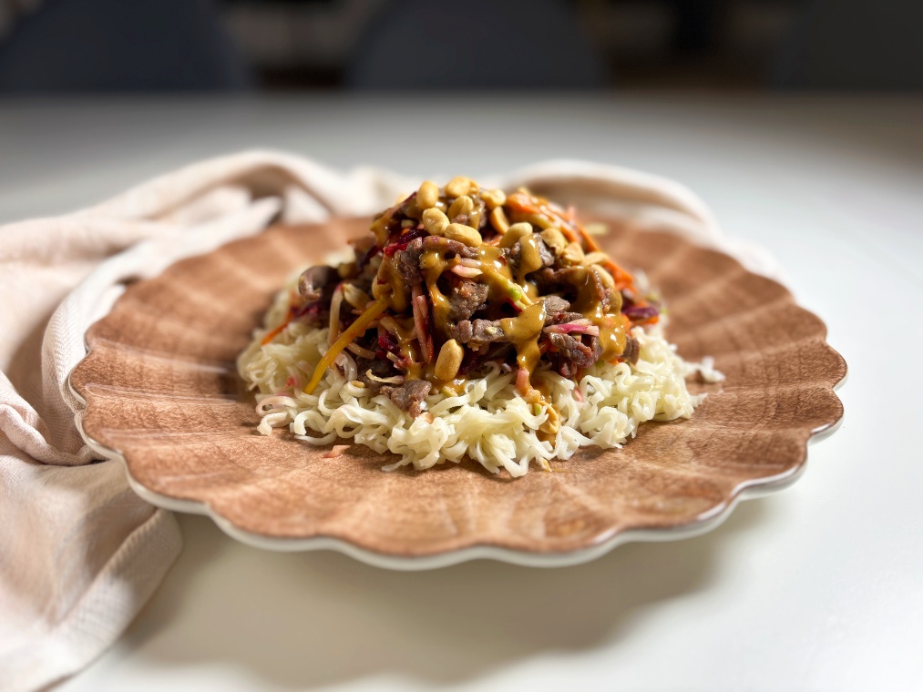 Asiatisk biffsallad med nudlar